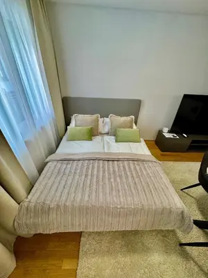 Ein Bett oder Betten in einem Zimmer der Unterkunft Stylish Stadlau Apartment - Free Parking