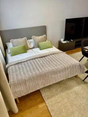 Ein Bett oder Betten in einem Zimmer der Unterkunft Stylish Stadlau Apartment - Free Parking