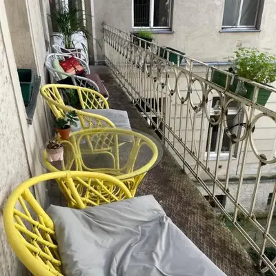 Classical Apartment with Shared Balcony & Free Parking