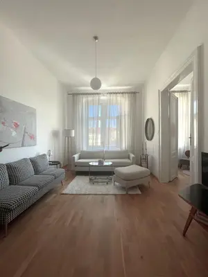Ein Sitzbereich in der Unterkunft Sunny Apartment on Yppenplatz near City Center