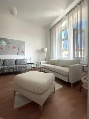 Ein Sitzbereich in der Unterkunft Sunny Apartment on Yppenplatz near City Center