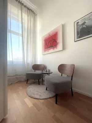 Ein Sitzbereich in der Unterkunft Sunny Apartment on Yppenplatz near City Center
