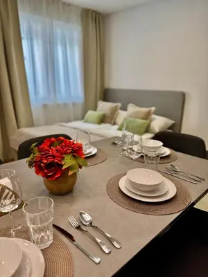 Ein Sitzbereich in der Unterkunft Luxury Apartment with Patio - Free Parking