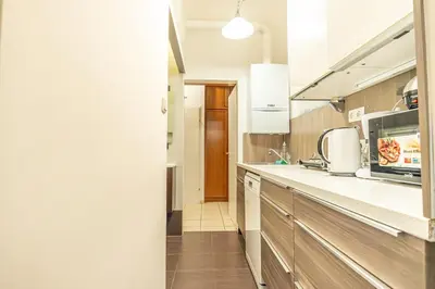 Grundriss der Unterkunft Cozy 2BR City Retreat Prime Central Location