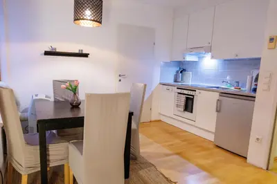 Küche/Küchenzeile in der Unterkunft Beautiful and Bright Apartment in a Prestigious Area