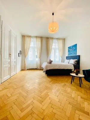 Ein Bett oder Betten in einem Zimmer der Unterkunft 2-Bedroom Apartment, Sleeps Six, 4-Min Walk to Stadthalle