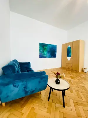 Ein Sitzbereich in der Unterkunft 2-Bedroom Apartment, Sleeps Six, 4-Min Walk to Stadthalle