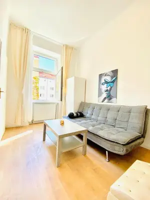 Ein Sitzbereich in der Unterkunft Comfortable Private Rooms in 5BR Accommodation, 7-Min Walk to Westbahnhof