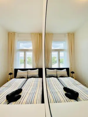 Ein Bett oder Betten in einem Zimmer der Unterkunft Comfortable Private Rooms in 5BR Accommodation, 7-Min Walk to Westbahnhof