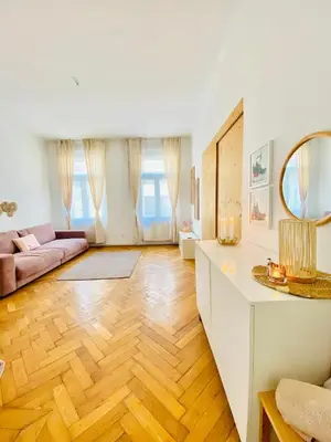 Grundriss der Unterkunft Affordable Room in Villa, With Garden & Parking
