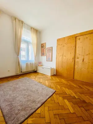 Ein Bett oder Betten in einem Zimmer der Unterkunft Affordable Room in Villa, With Garden & Parking