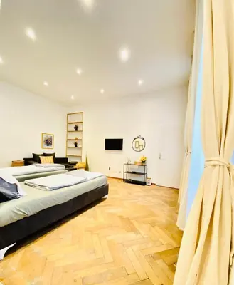 Ein Bett oder Betten in einem Zimmer der Unterkunft Spacious 2BR Apartment 7 Min from Westbahnhof