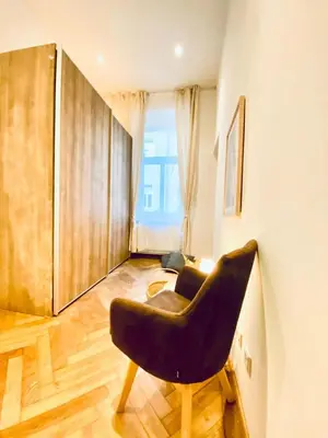 Ein Sitzbereich in der Unterkunft Spacious 2BR Apartment 7 Min from Westbahnhof