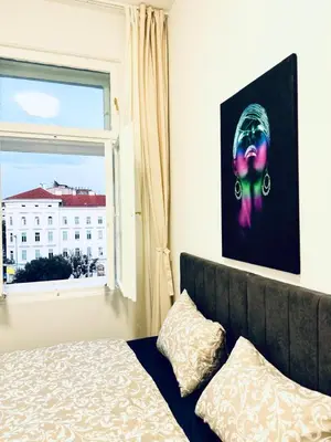 Ein Bett oder Betten in einem Zimmer der Unterkunft Elegant Private Rooms in 4BR Apartment Near Westbahnhof