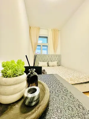 Ein Bett oder Betten in einem Zimmer der Unterkunft Elegant Private Rooms in 4BR Apartment Near Westbahnhof
