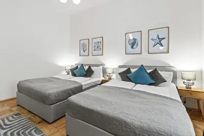 Ein Bett oder Betten in einem Zimmer der Unterkunft Near Innere Stadt 3min walk to U4 Friedensbrücke