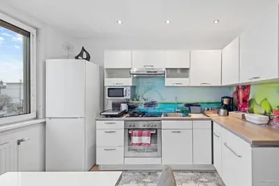 Küche/Küchenzeile in der Unterkunft Big 1 Bedroom Apartment near Airport & City Center