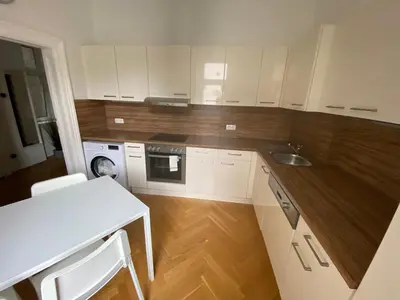 Küche/Küchenzeile in der Unterkunft Modern, Bright, Spacious 3-Room-Apartment in a Nice Area of Vienna