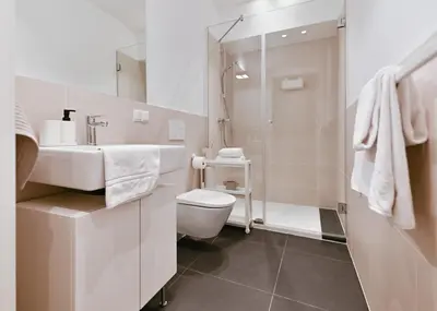 Ein Badezimmer in der Unterkunft Luxury 2 Bedroom Apartment with Garden
