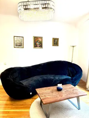 Ein Sitzbereich in der Unterkunft Comfy central apartment 93 Sqm