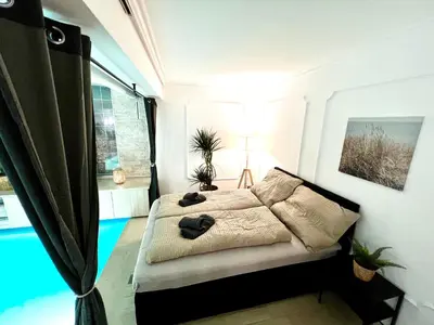 Ein Bett oder Betten in einem Zimmer der Unterkunft UNO POOL Apartment