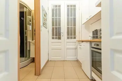 Grundriss der Unterkunft Beautiful 1BR Apartment, Central Location