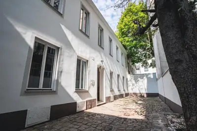 Das Gebäude in dem sich die Ferienwohnung befindet
