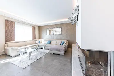 Ein Sitzbereich in der Unterkunft Family & Luxury by JR City Apartments