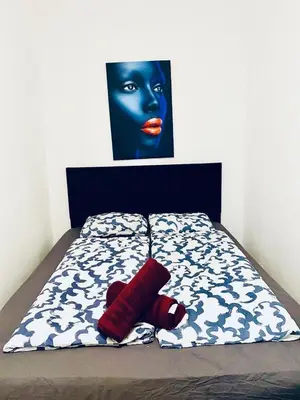 Ein Bett oder Betten in einem Zimmer der Unterkunft Comfy 3BR Apt for Groups, 10-Min to Währinger Park