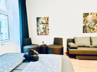 Ein Bett oder Betten in einem Zimmer der Unterkunft Comfy 3BR Apt for Groups, 10-Min to Währinger Park