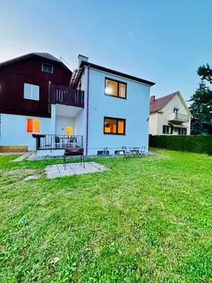 Das Gebäude in dem sich die Ferienwohnung befindet