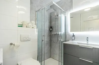 Ein Badezimmer in der Unterkunft Stylish 1BR & 1Living Room Apartment in Vienna