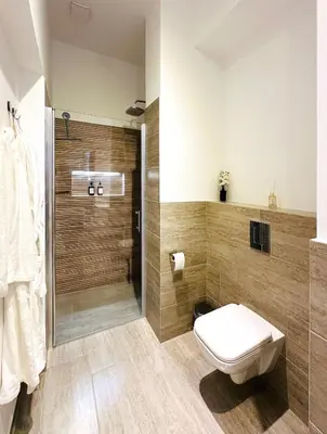 Ein Badezimmer in der Unterkunft Villa Romana Apartments with Terrace & Private Entrance