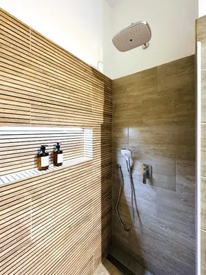 Ein Badezimmer in der Unterkunft Villa Romana Apartments with Terrace & Private Entrance