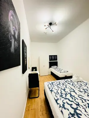Ein Bett oder Betten in einem Zimmer der Unterkunft Elegant 5-Bedroom Residence Near Kaufpark Alterlaa