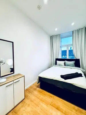 Ein Bett oder Betten in einem Zimmer der Unterkunft Bright & Spacious 4BR Apt Near Kaufpark Alterlaa