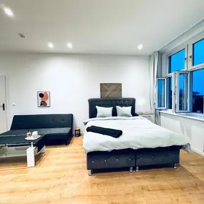 Bright & Spacious 4BR Apt Near Kaufpark Alterlaa