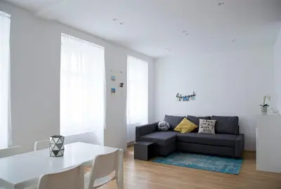 Ein Sitzbereich in der Unterkunft Modern 1BR by Rochusmarkt Walk to Vienna Center