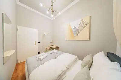 Ein Bett oder Betten in einem Zimmer der Unterkunft Hive 5 by Home1 - District 8 Boutique Hostel