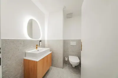 Ein Badezimmer in der Unterkunft Hive 5 by Home1 - District 8 Boutique Hostel