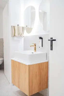 Ein Badezimmer in der Unterkunft Hive 5 by Home1 - District 8 Boutique Hostel