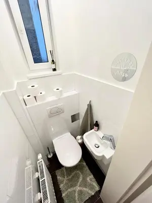 Ein Badezimmer in der Unterkunft Stylish Central Apartment with Balcony