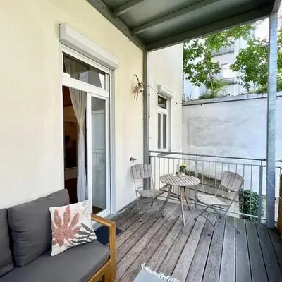 Stylish Central Apartment with Balcony