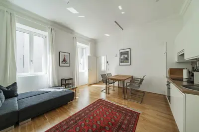 Küche/Küchenzeile in der Unterkunft Bright and Central apartment in Classy Area
