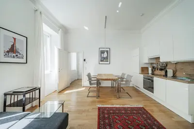 Küche/Küchenzeile in der Unterkunft Bright and Central apartment in Classy Area