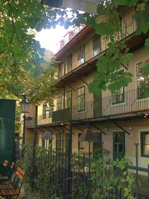 Das Gebäude in dem sich die Ferienwohnung befindet