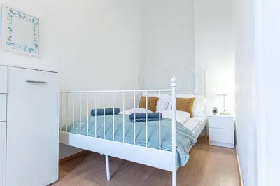 Ein Bett oder Betten in einem Zimmer der Unterkunft Beautiful 2BR Apt, Near Meidling Station