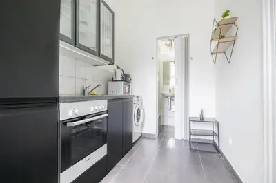 Küche/Küchenzeile in der Unterkunft Affordable 1BR Apt Near Schönbrunn & Westbahnhof Great for Long Stays