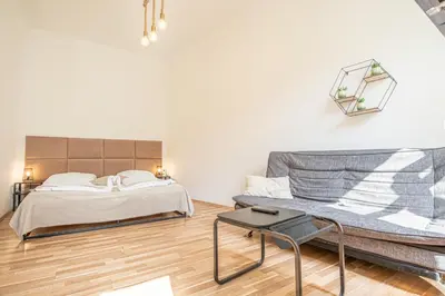 Ein Bett oder Betten in einem Zimmer der Unterkunft Affordable 1BR Apt Near Schönbrunn & Westbahnhof Great for Long Stays