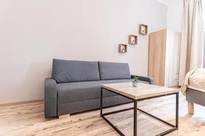 Ein Sitzbereich in der Unterkunft Stylish 1BR Apartment Near Schönbrunn & Westbahnhof Ideal for Longstays